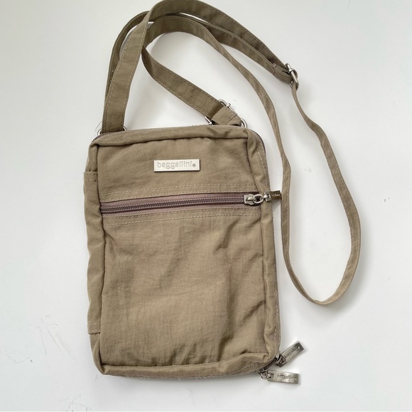 Baggallini Tan Crossbody Bag 2 Way StrapTravel - Picture 2 of 13
